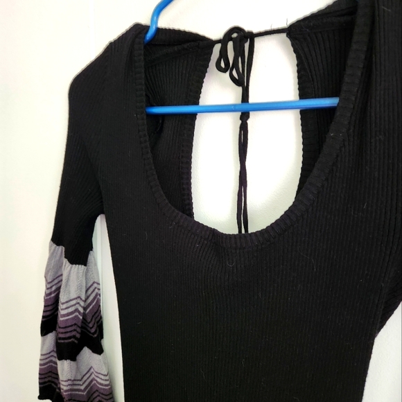 Black ribbed knit dress with tie in the back and bell sleeves. Scoop neck. - Picture 3 of 6